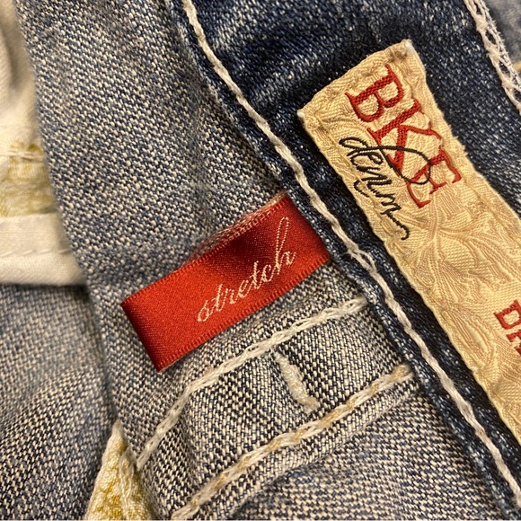 BKE Womens Jeans 34x31.5 Drew Light Blue Distressed Hem Stretch Buckle - Picture 9 of 10